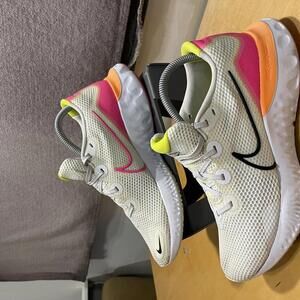NIKE RENEW RUN